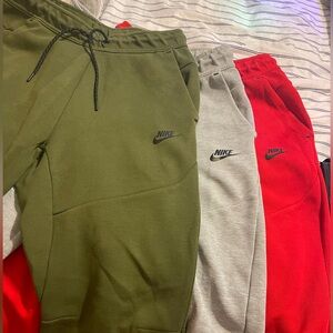 3 pair/Nike Fleece Tech Sweats